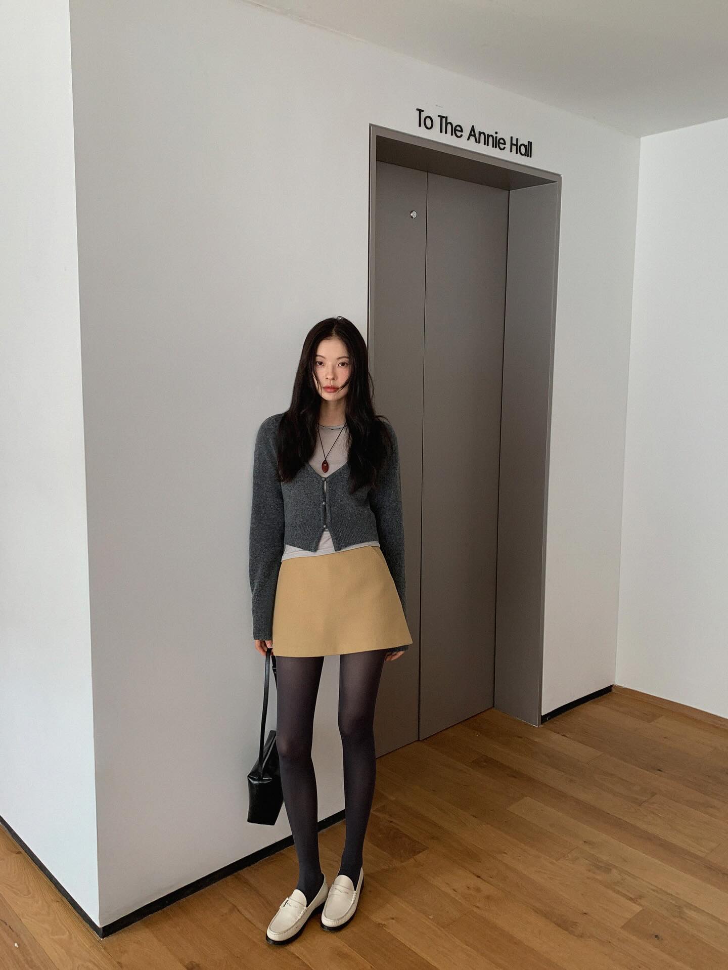 5 cách diện đồ hack tuổi không bao giờ sai, ai mặc cũng đẹp- Ảnh 4. 5 cách diện đồ hack tuổi không bao giờ sai, ai mặc cũng đẹp- Ảnh 4.