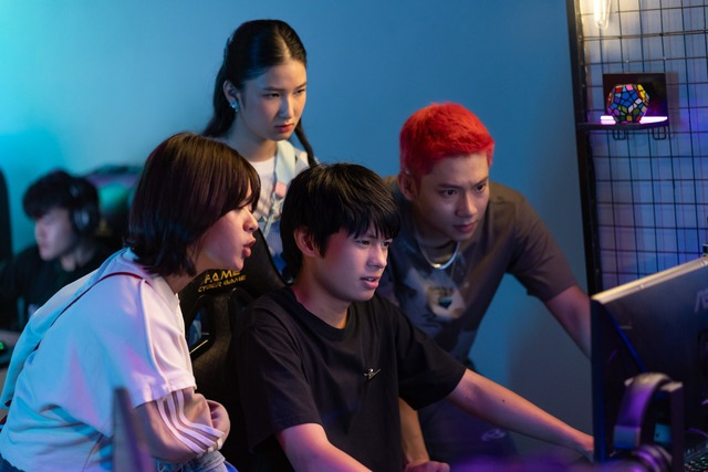 Lần đầu có phim Việt mỗi suất chiếu chỉ bán được nửa vé, đạo diễn than nghèo khiến dân tình ngán tận cổ- Ảnh 5. Lần đầu có phim Việt mỗi suất chiếu chỉ bán được nửa vé, đạo diễn than nghèo khiến dân tình ngán tận cổ- Ảnh 5.