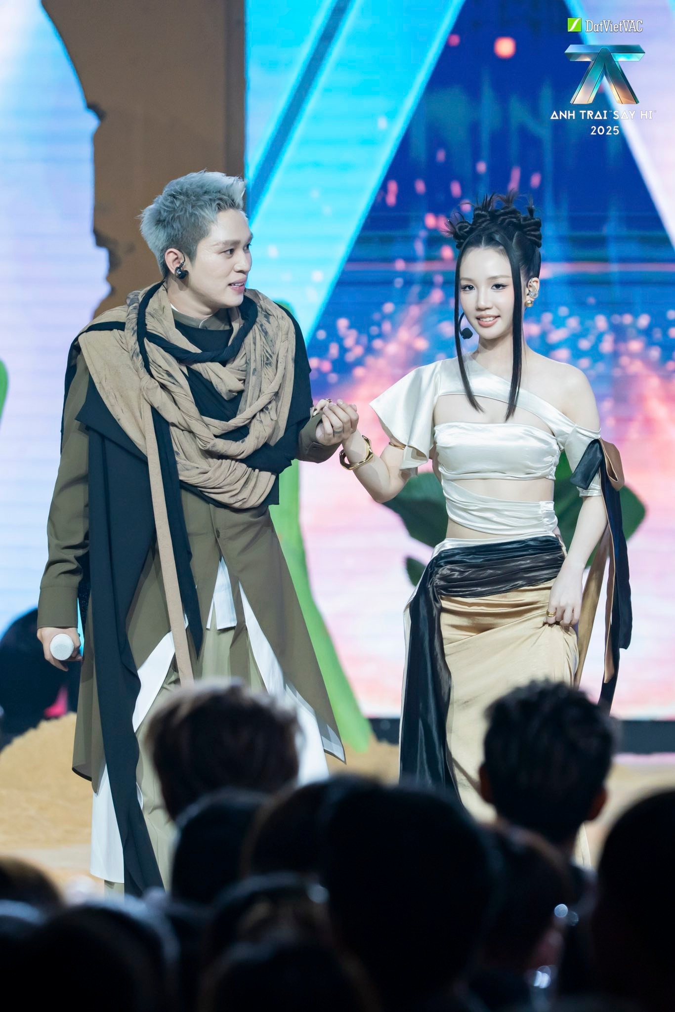 Chuyện gì đang xảy ra với B Ray và AMEE?- Ảnh 3. Chuyện gì đang xảy ra với B Ray và AMEE?- Ảnh 3.