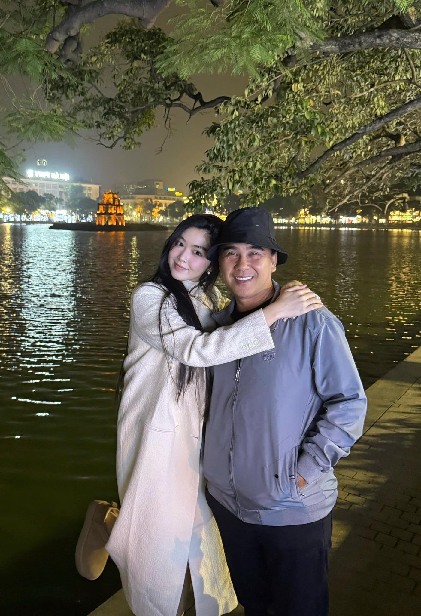 Bị thắc mắc "con gái lớn xinh vậy sao chưa có đại gia rước", MC Quyền Linh trả lời 1 câu ngắn, rất hợp lý!- Ảnh 1. Bị thắc mắc "con gái lớn xinh vậy sao chưa có đại gia rước", MC Quyền Linh trả lời 1 câu ngắn, rất hợp lý!- Ảnh 1.