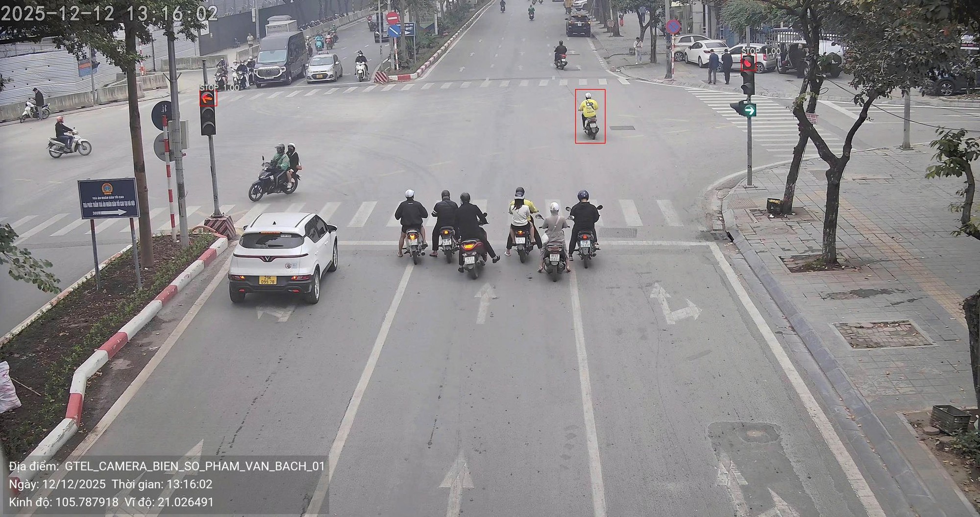 86 chủ xe vượt đèn đỏ, không đội mũ bảo hiểm được phát hiện qua camera AI có biển số sau nhanh chóng nộp phạt nguội theo Nghị định 168- Ảnh 1. 86 chủ xe vượt đèn đỏ, không đội mũ bảo hiểm được phát hiện qua camera AI có biển số sau nhanh chóng nộp phạt nguội theo Nghị định 168- Ảnh 1.