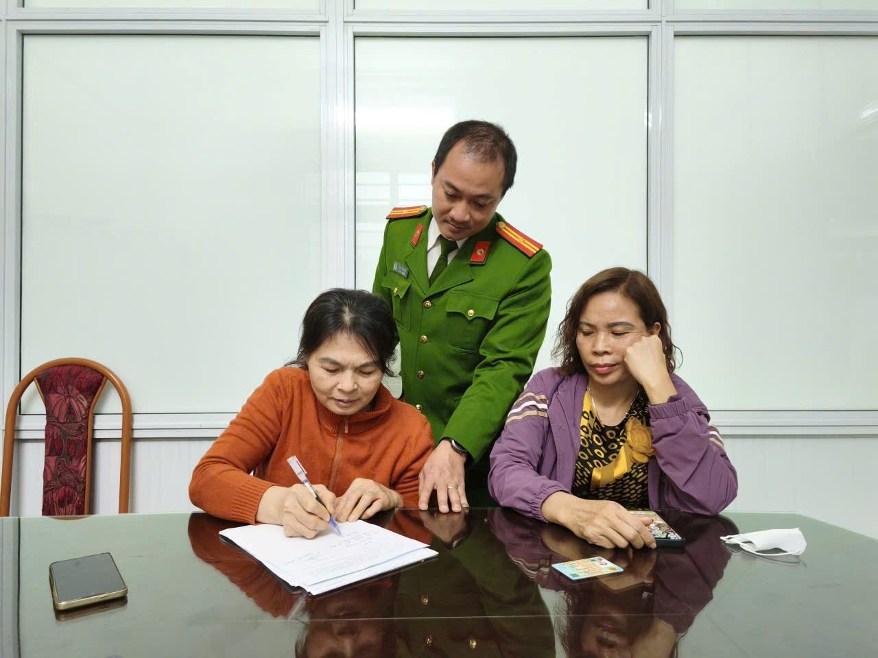 Chuyển khoản th&agrave;nh c&ocirc;ng nhưng người nhận kh&ocirc;ng thấy tiền v&agrave;o t&agrave;i khoản: 1 tuần sau người phụ nữ đến C&ocirc;ng an xuất tr&igrave;nh sao k&ecirc;- Ảnh 1.