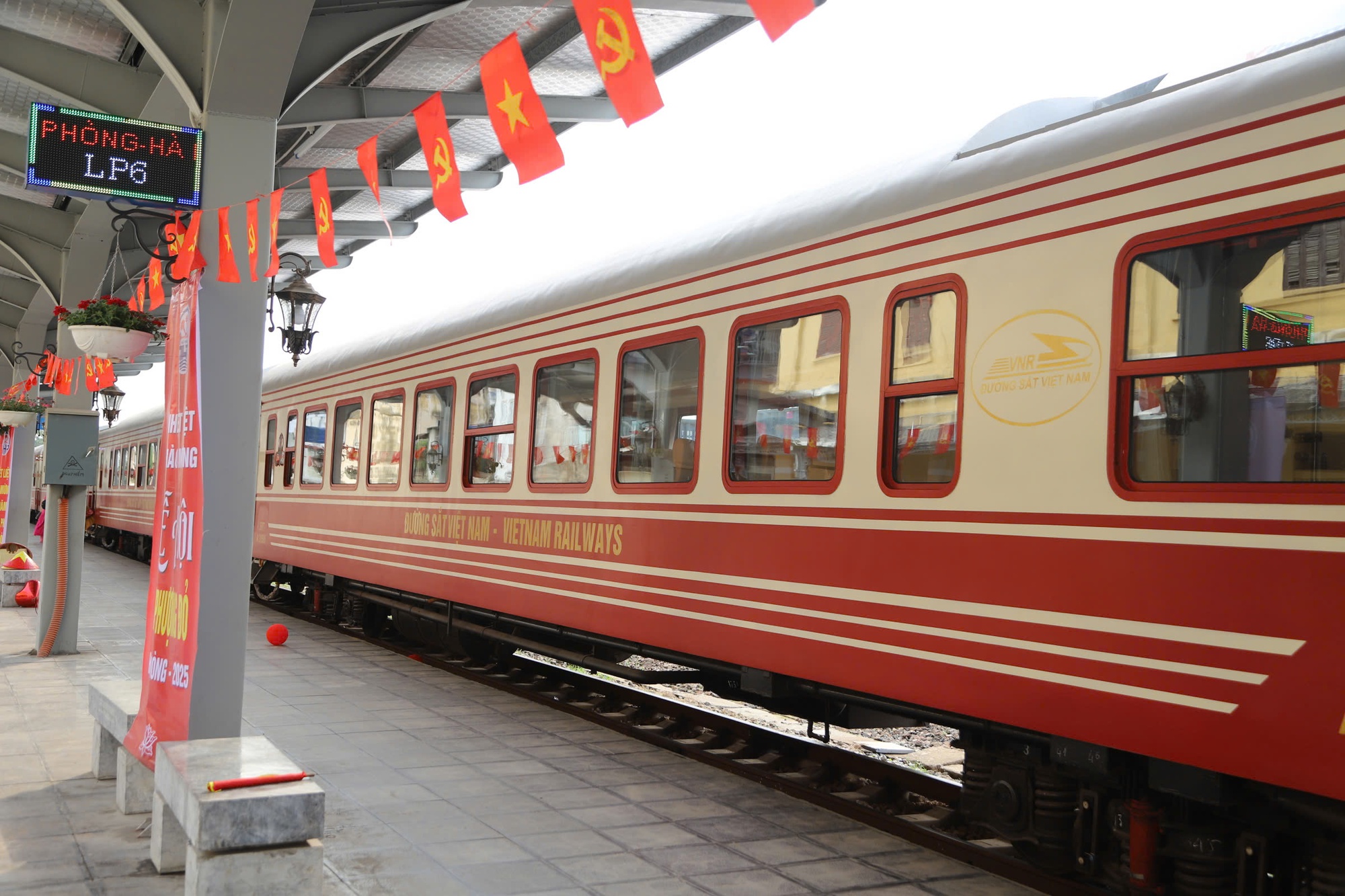 Chuyến tàu đi hơn 100km, thu 100 tỷ sau 7 tháng hoạt động: Du khách nhận xét "sang như máy bay"- Ảnh 6. Chuyến tàu đi hơn 100km, được nhận xét