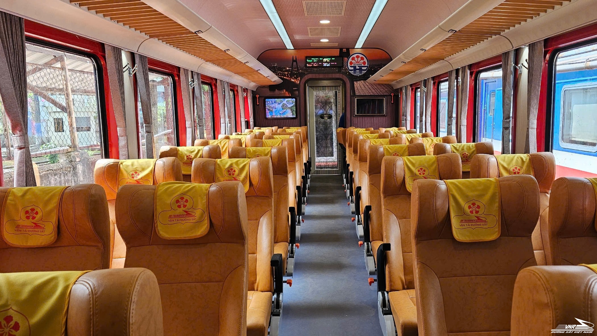 Chuyến tàu đi hơn 100km, thu 100 tỷ sau 7 tháng hoạt động: Du khách nhận xét "sang như máy bay"- Ảnh 4. Chuyến tàu đi hơn 100km, được nhận xét