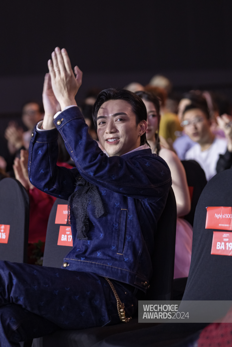 Louis Vuitton đã có một năm “bội thu” chưa từng có cùng showbiz Việt- Ảnh 3.