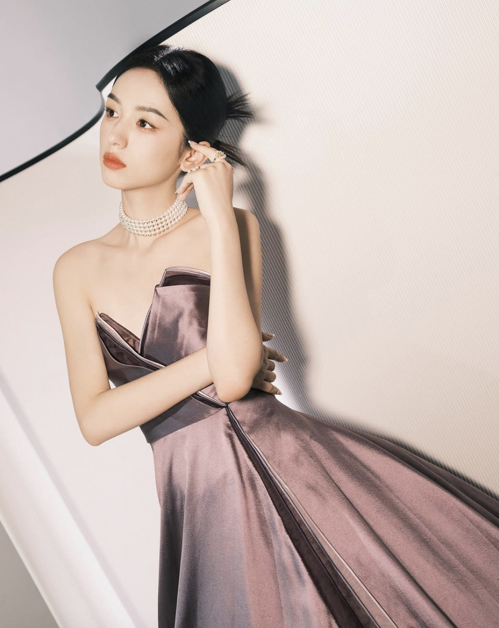 Đại sứ để chân trần giữa thời tiết âm 3 độ C, Dior hưởng lợi- Ảnh 12.