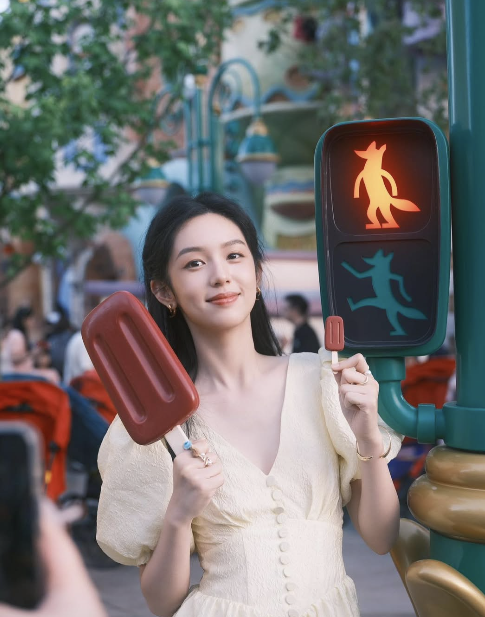 Đại sứ để chân trần giữa thời tiết âm 3 độ C, Dior hưởng lợi- Ảnh 16.