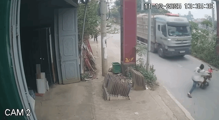 Đại úy CSGT kể khoảnh khắc bị người vi phạm đẩy vào đầu xe tải: Trước đó còn nhắc đối tượng đi gọn vào- Ảnh 4. Đại úy CSGT kể khoảnh khắc bị người vi phạm đẩy vào đầu xe tải: Trước đó còn nhắc đối tượng đi gọn vào- Ảnh 4.