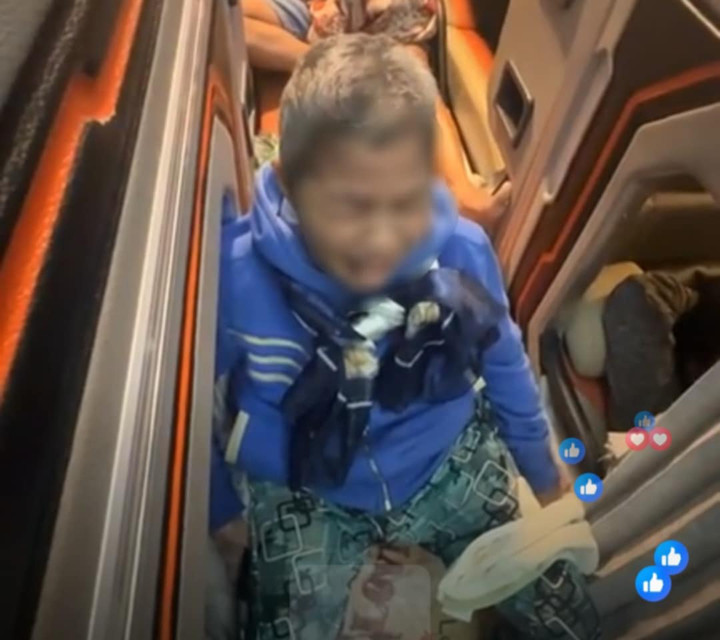 Thực hư chuyện b&agrave; l&atilde;o kh&oacute;c nức nở tr&ecirc;n xe kh&aacute;ch v&igrave; bị con g&aacute;i bỏ rơi- Ảnh 1.