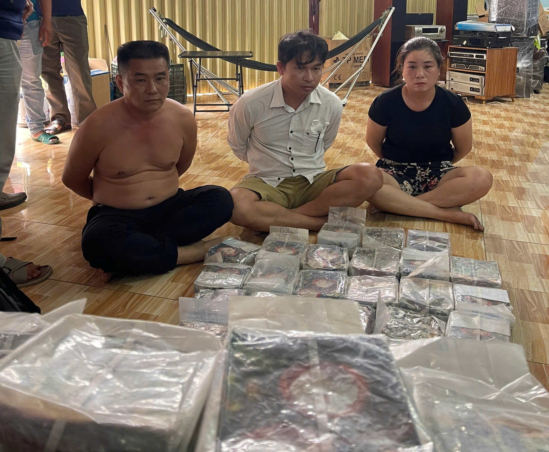 Choáng ngợp lô hàng cấm trong đường dây xuyên quốc gia giao dịch 1.500 tỷ đồng- Ảnh 6. Choáng ngợp lô hàng cấm trong đường dây xuyên quốc gia giao dịch 1.500 tỷ đồng- Ảnh 6.