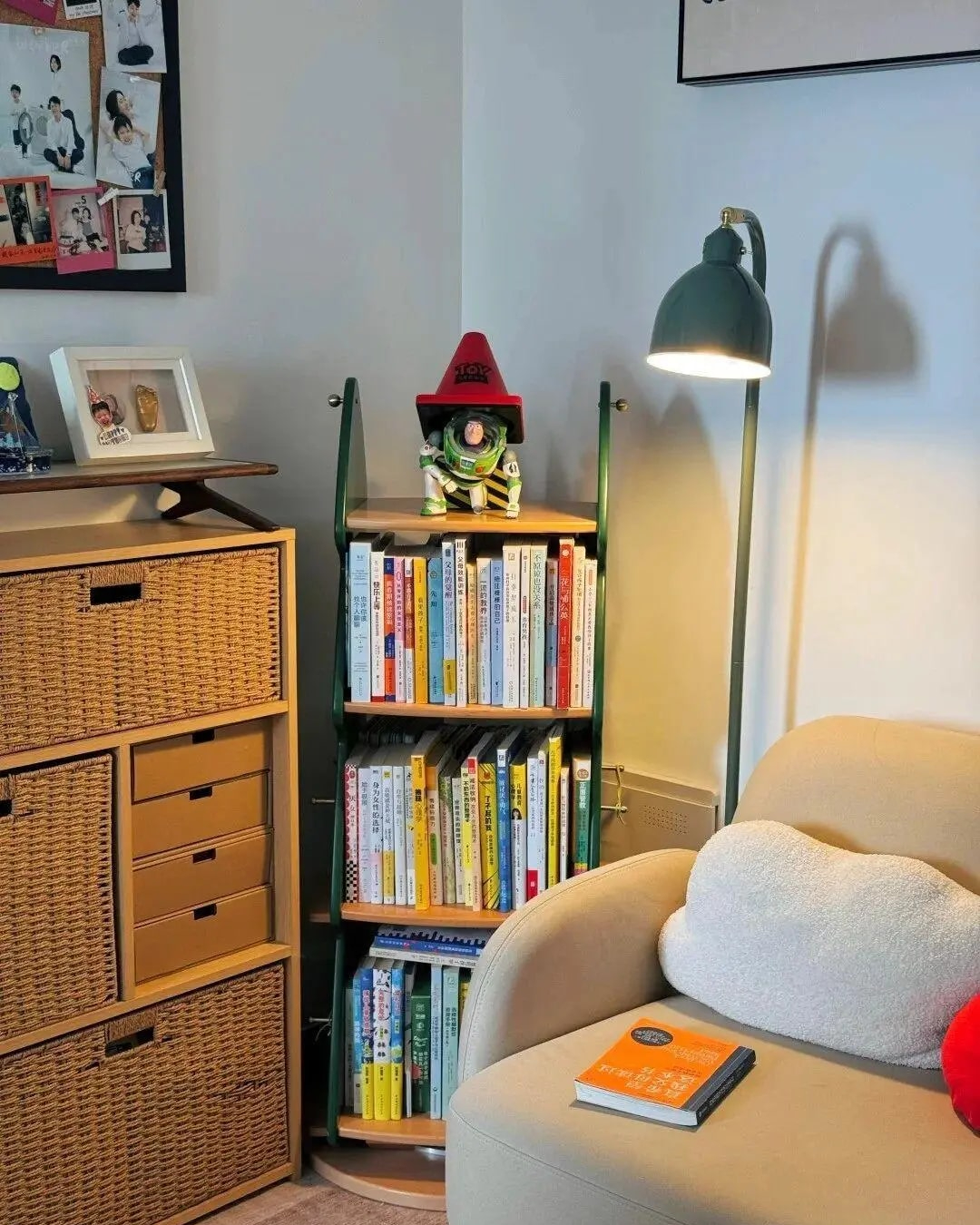 Ngỡ ngàng căn hộ 14m2 ở Hong Kong: Nhỏ xíu mà tận 2 phòng khách, đủ sống thoải mái- Ảnh 9. Ngỡ ngàng căn hộ 14m2 ở Hong Kong: Nhỏ xíu mà tận 2 phòng khách, đủ sống thoải mái- Ảnh 9.