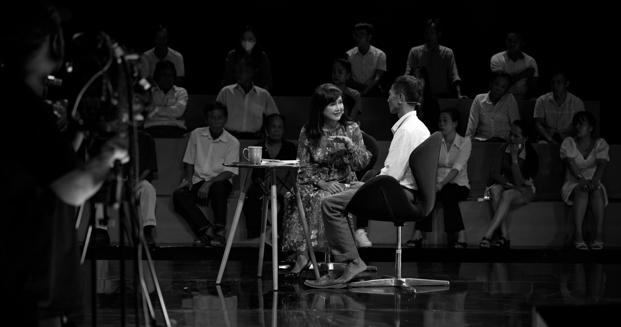 Chân Trời Rực Rỡ: Cách nhìn lại những đứt gãy của lịch sử và hỏi con người về niềm tin cuối cùng - mình thuộc về đâu?- Ảnh 2. Chân Trời Rực Rỡ: Cách nhìn lại những đứt gãy của lịch sử và hỏi con người về niềm tin cuối cùng - mình thuộc về đâu?- Ảnh 2.