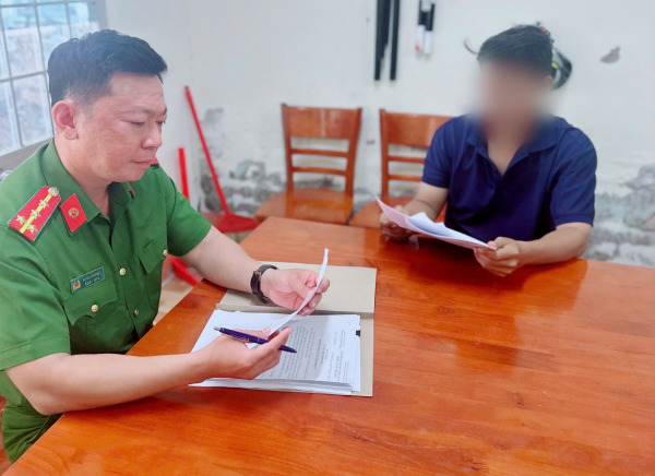 Người đàn ông ở Cà Mau bị phạt 7,5 triệu đồng vì xúc phạm cô gái- Ảnh 1. Người đàn ông ở Cà Mau bị phạt 7,5 triệu đồng vì xúc phạm cô gái- Ảnh 1.