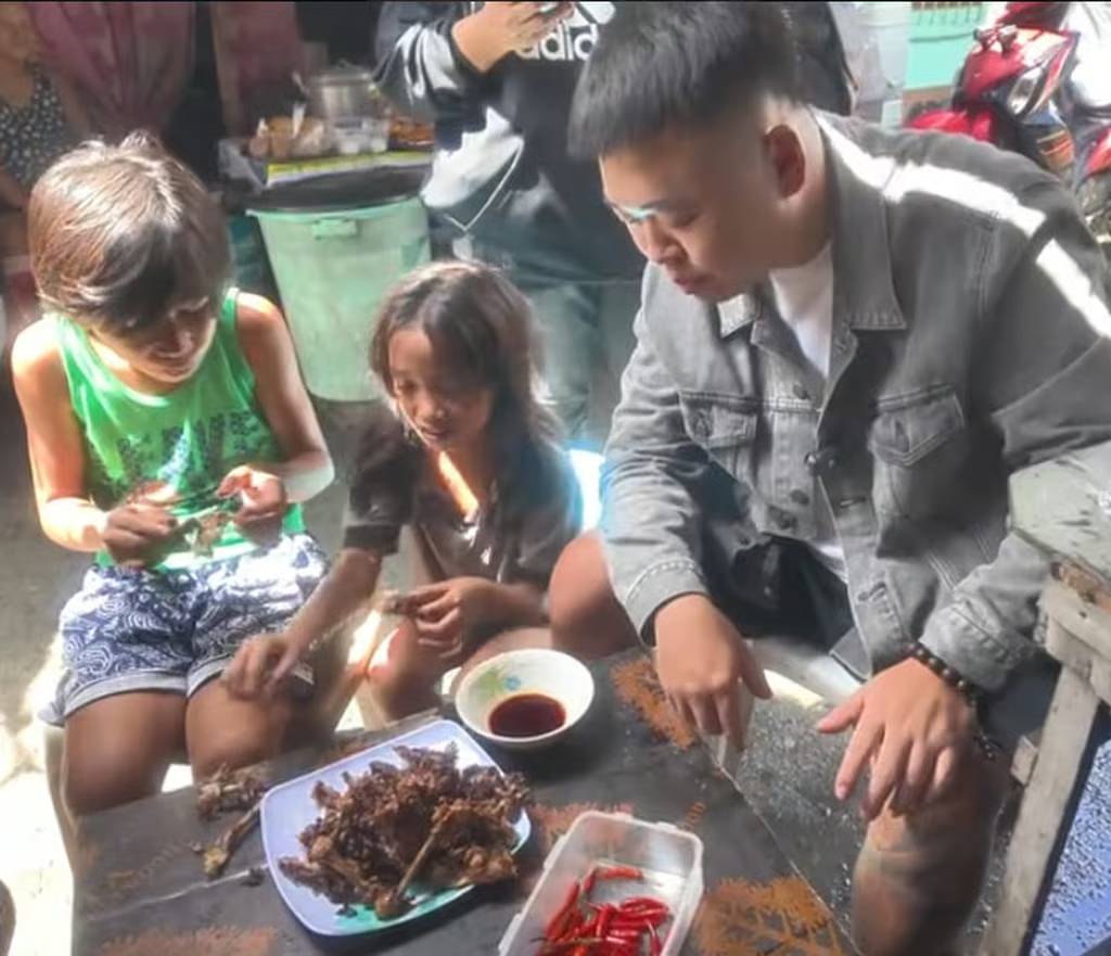 G&agrave; r&aacute;n "second-hand" g&acirc;y sốt mạng: M&oacute;n ăn được chế biến lại từ đồ thừa bới trong th&ugrave;ng r&aacute;c c&oacute; hương vị như thế n&agrave;o?- Ảnh 3.