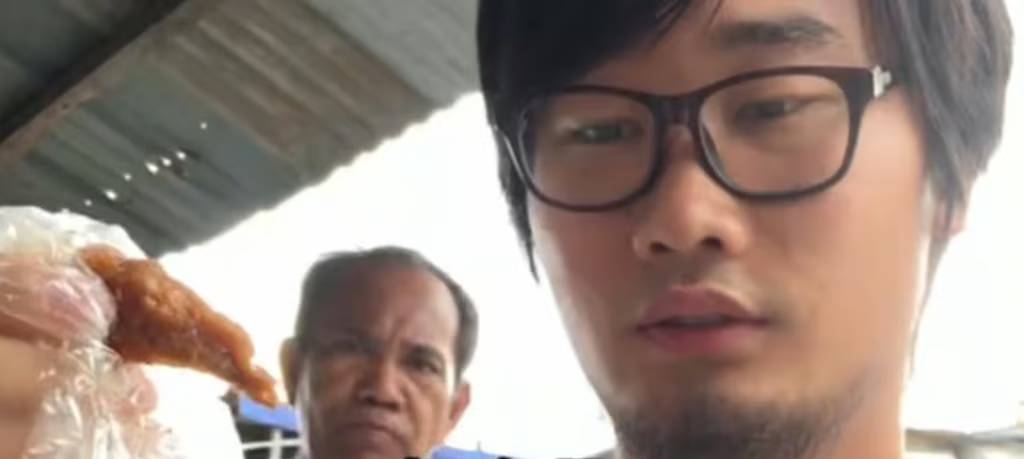 G&agrave; r&aacute;n "second-hand" g&acirc;y sốt mạng: M&oacute;n ăn được chế biến lại từ đồ thừa bới trong th&ugrave;ng r&aacute;c c&oacute; hương vị như thế n&agrave;o?- Ảnh 2.