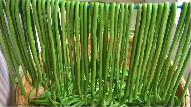 Hãy mua nhiều, phơi khô 4 loại rau củ này: Bạn sẽ có nguyên liệu ăn quanh năm, nấu món gì cũng ngon tuyệt- Ảnh 3. Hãy mua nhiều, phơi khô 4 loại rau củ này: Bạn sẽ có nguyên liệu ăn quanh năm, nấu món gì cũng ngon tuyệt- Ảnh 3.