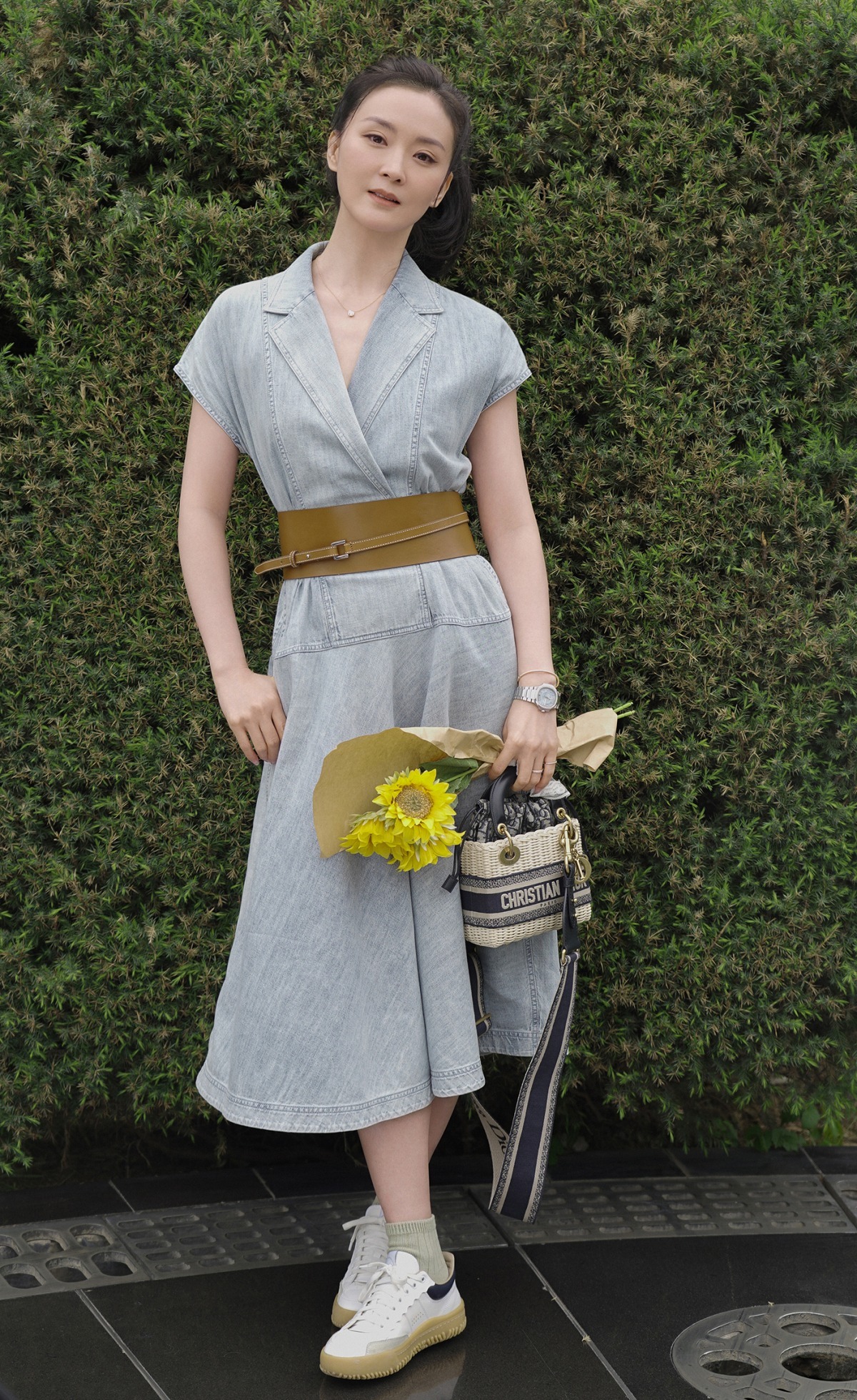 Không tin được đây là visual con trai 19 tuổi của mỹ nhân đẹp nhất Hoàn Châu Cách Cách!- Ảnh 2. Không tin được đây là visual con trai 19 tuổi của mỹ nhân đẹp nhất Hoàn Châu Cách Cách!- Ảnh 2.