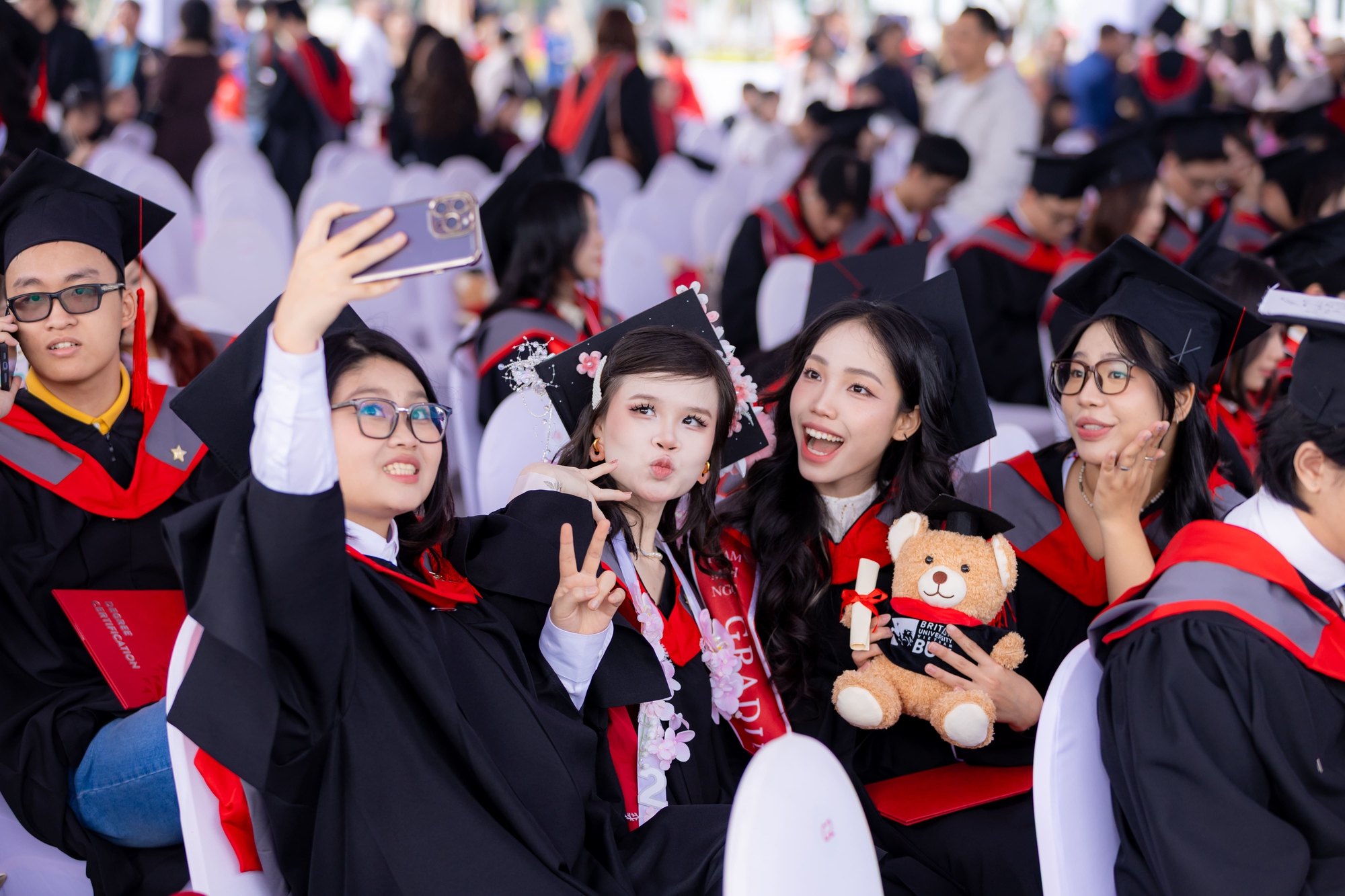 Lễ tốt nghiệp tại ngôi trường có khuôn viên nghìn tỷ, không gian và chất lượng đều 5 sao- Ảnh 7. Lễ tốt nghiệp tại ngôi trường có khuôn viên nghìn tỷ, không gian và chất lượng đều 5 sao- Ảnh 7.