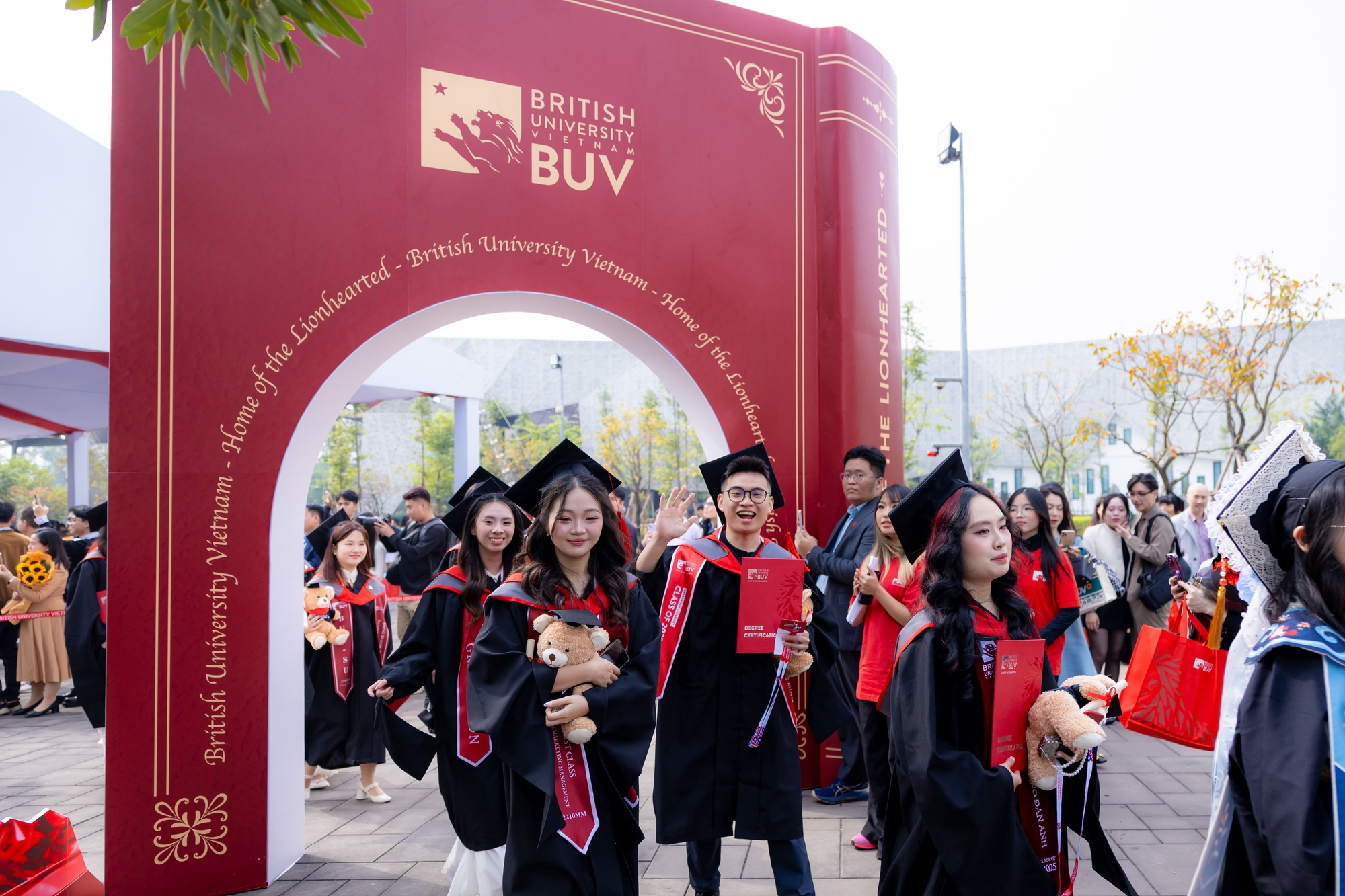 Lễ tốt nghiệp tại ngôi trường có khuôn viên nghìn tỷ, không gian và chất lượng đều 5 sao- Ảnh 3. Lễ tốt nghiệp tại ngôi trường có khuôn viên nghìn tỷ, không gian và chất lượng đều 5 sao- Ảnh 3.