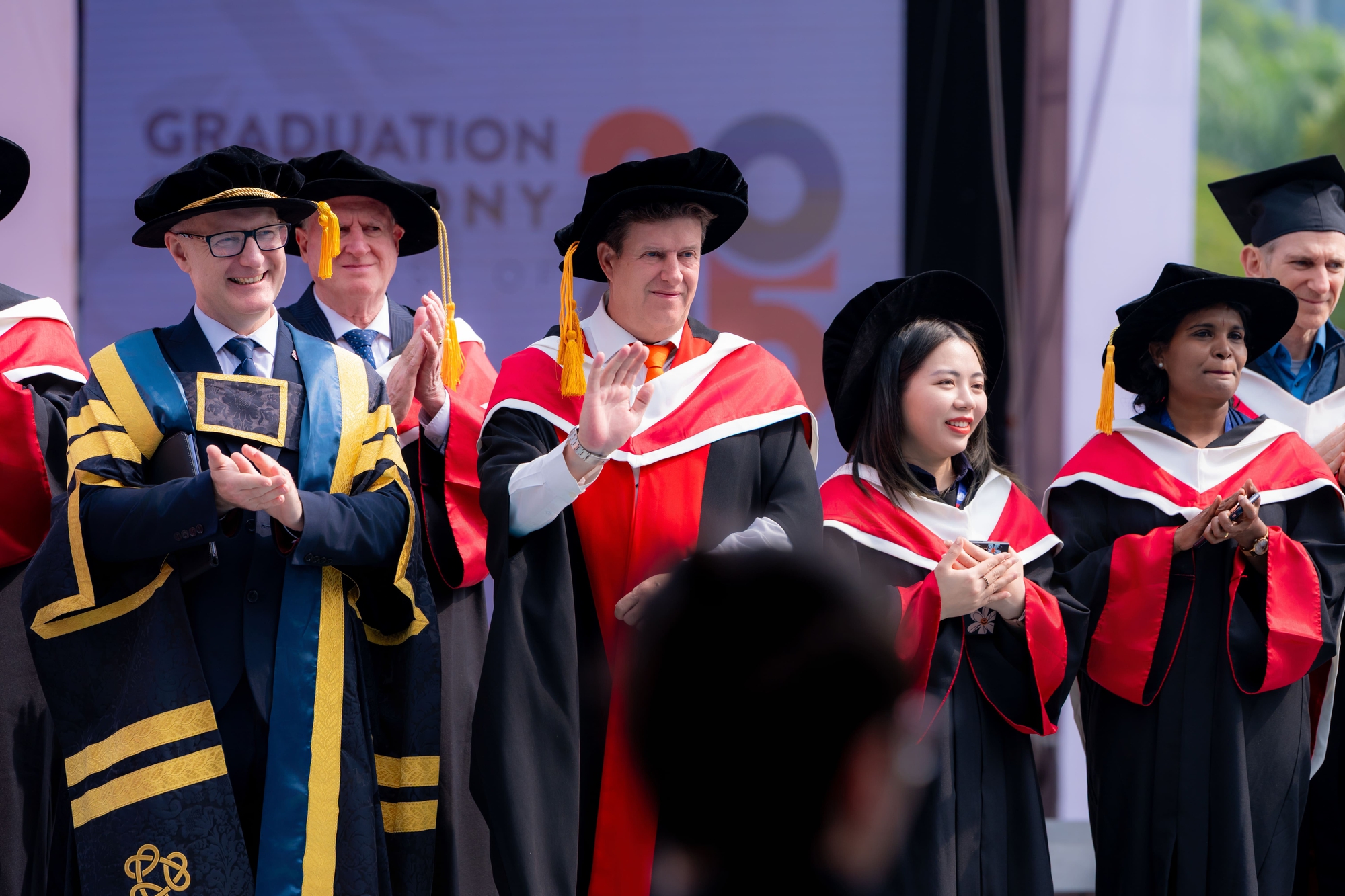 Lễ tốt nghiệp tại ngôi trường có khuôn viên nghìn tỷ, không gian và chất lượng đều 5 sao- Ảnh 8. Lễ tốt nghiệp tại ngôi trường có khuôn viên nghìn tỷ, không gian và chất lượng đều 5 sao- Ảnh 8.