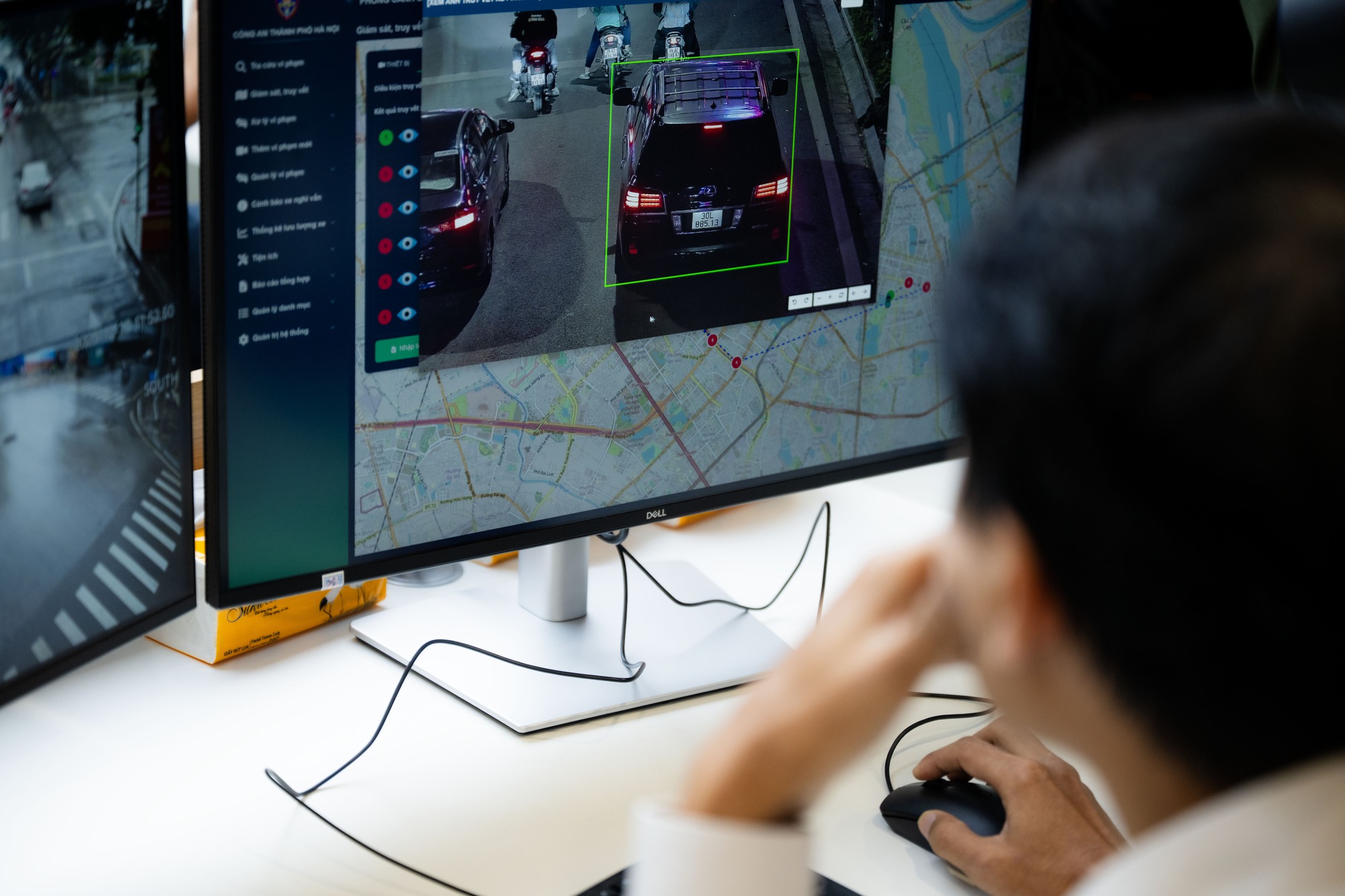 Cận cảnh Trung tâm điều khiển 1.837 Camera AI tại Hà Nội, phát hiện tối đa 28 lỗi vi phạm, hoạt động cụ thể ra sao?- Ảnh 10. Cận cảnh Trung tâm điều khiển 1.837 Camera AI tại Hà Nội, phát hiện tối đa 28 lỗi vi phạm, hoạt động cụ thể ra sao?- Ảnh 10.