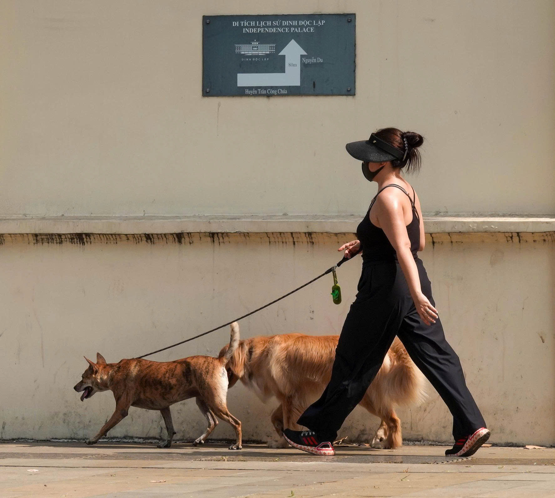 Đừng để sự thờ ơ gây họa cộng đồng- Ảnh 1. Đừng để sự thờ ơ gây họa cộng đồng- Ảnh 1.