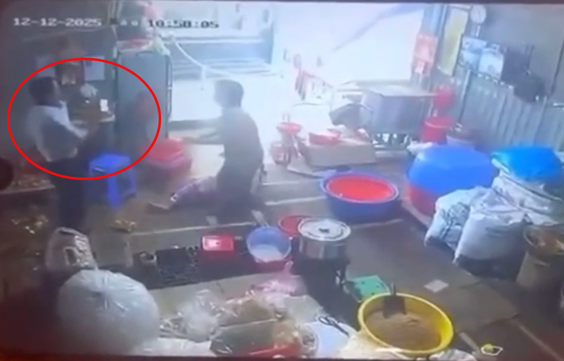 Vụ chồng dùng dao chém gục vợ hờ rồi tự sát: Hé lộ nguồn cơn- Ảnh 1. Vụ chồng dùng dao chém gục vợ hờ rồi tự sát: Hé lộ nguồn cơn- Ảnh 1.