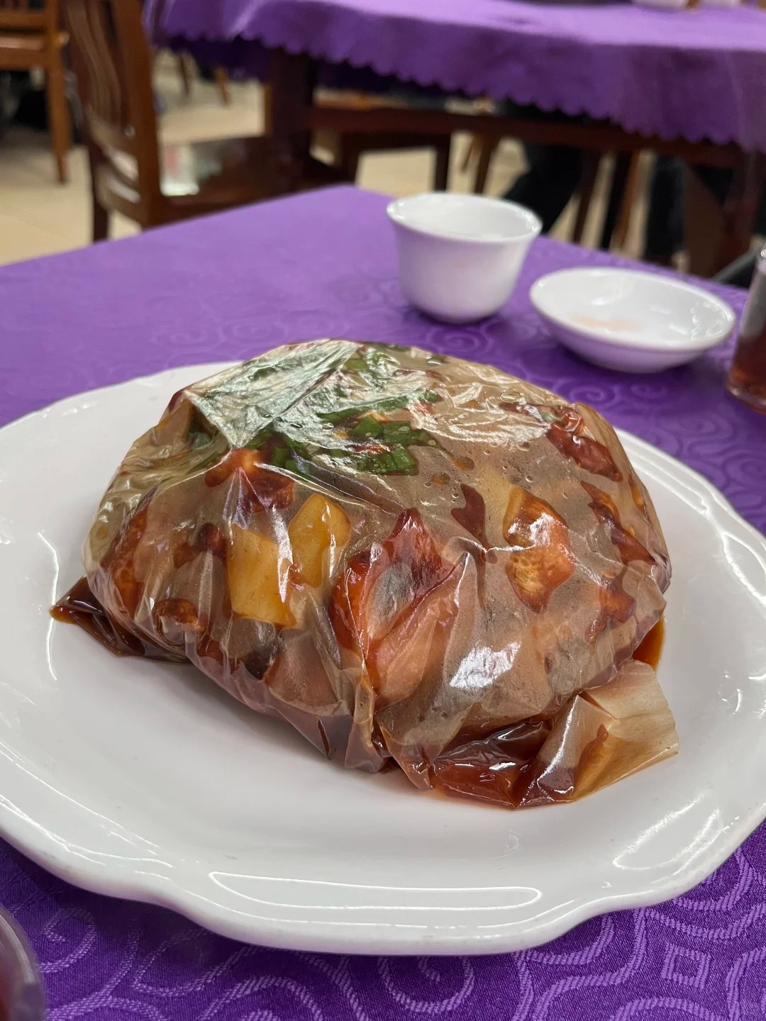 Bỏ ra 290k ăn thử món gà có lịch sử 160 năm: Liệu có ngon thần thánh như lời đồn?- Ảnh 2.