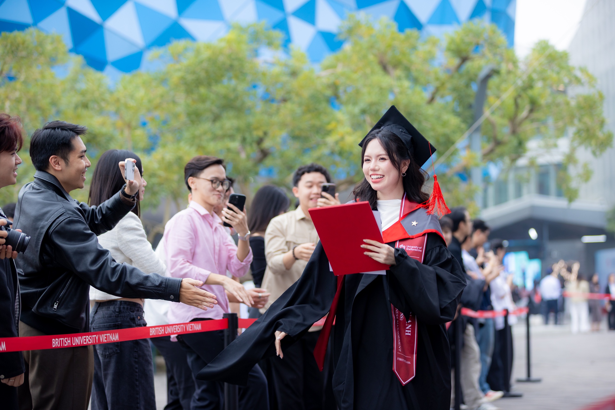 Lễ tốt nghiệp tại ngôi trường có khuôn viên nghìn tỷ, không gian và chất lượng đều 5 sao- Ảnh 6. Lễ tốt nghiệp tại ngôi trường có khuôn viên nghìn tỷ, không gian và chất lượng đều 5 sao- Ảnh 6.