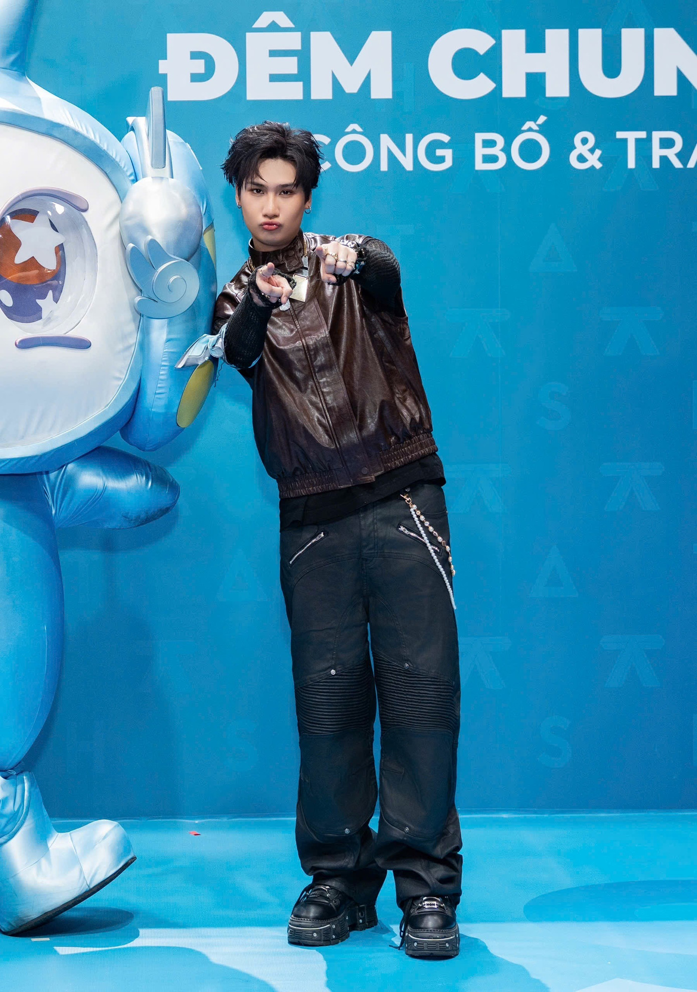 Dàn anh trai "đổ bộ" thảm xanh- Ảnh 7.