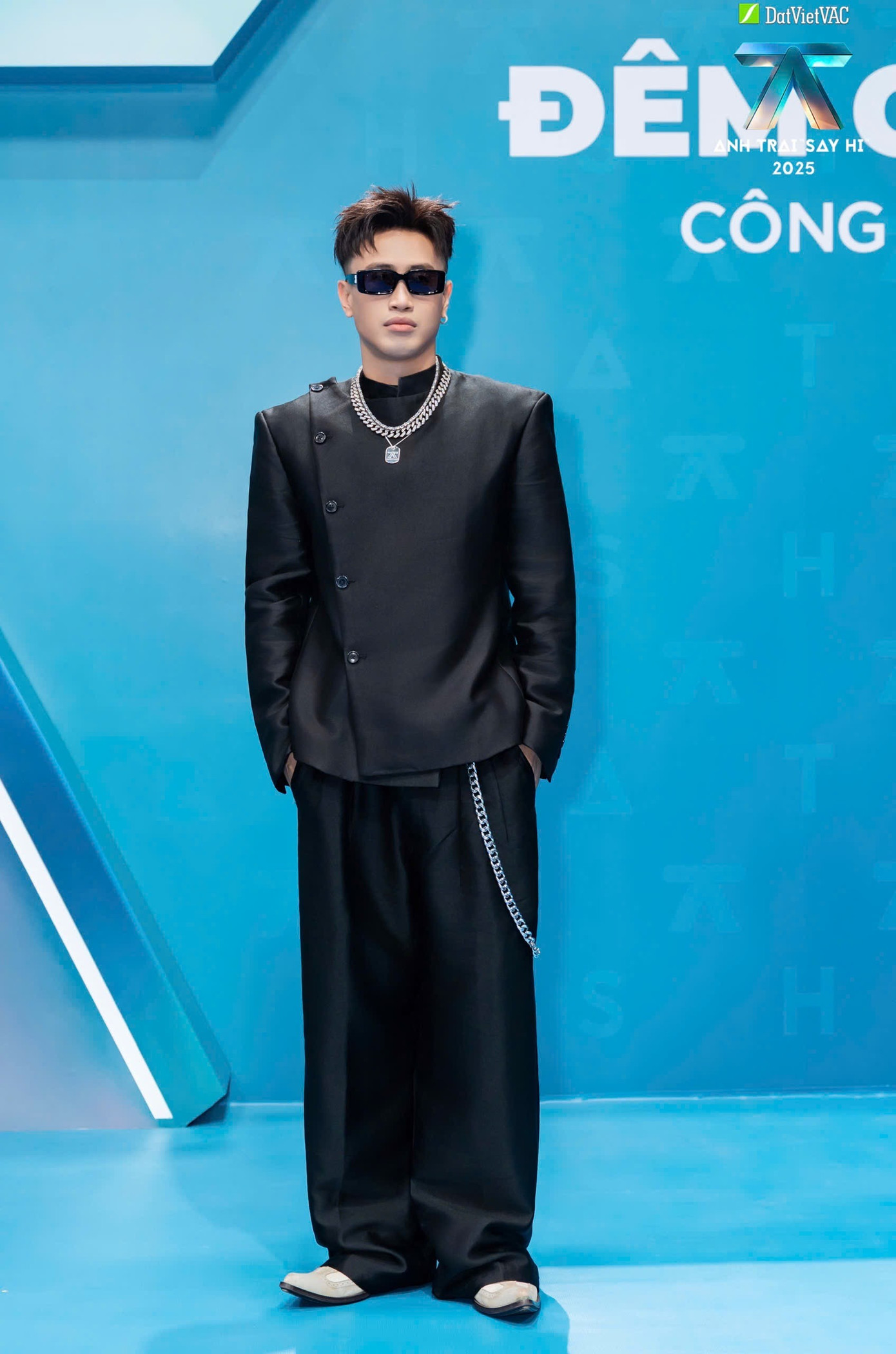 Dàn anh trai "đổ bộ" thảm xanh- Ảnh 8.