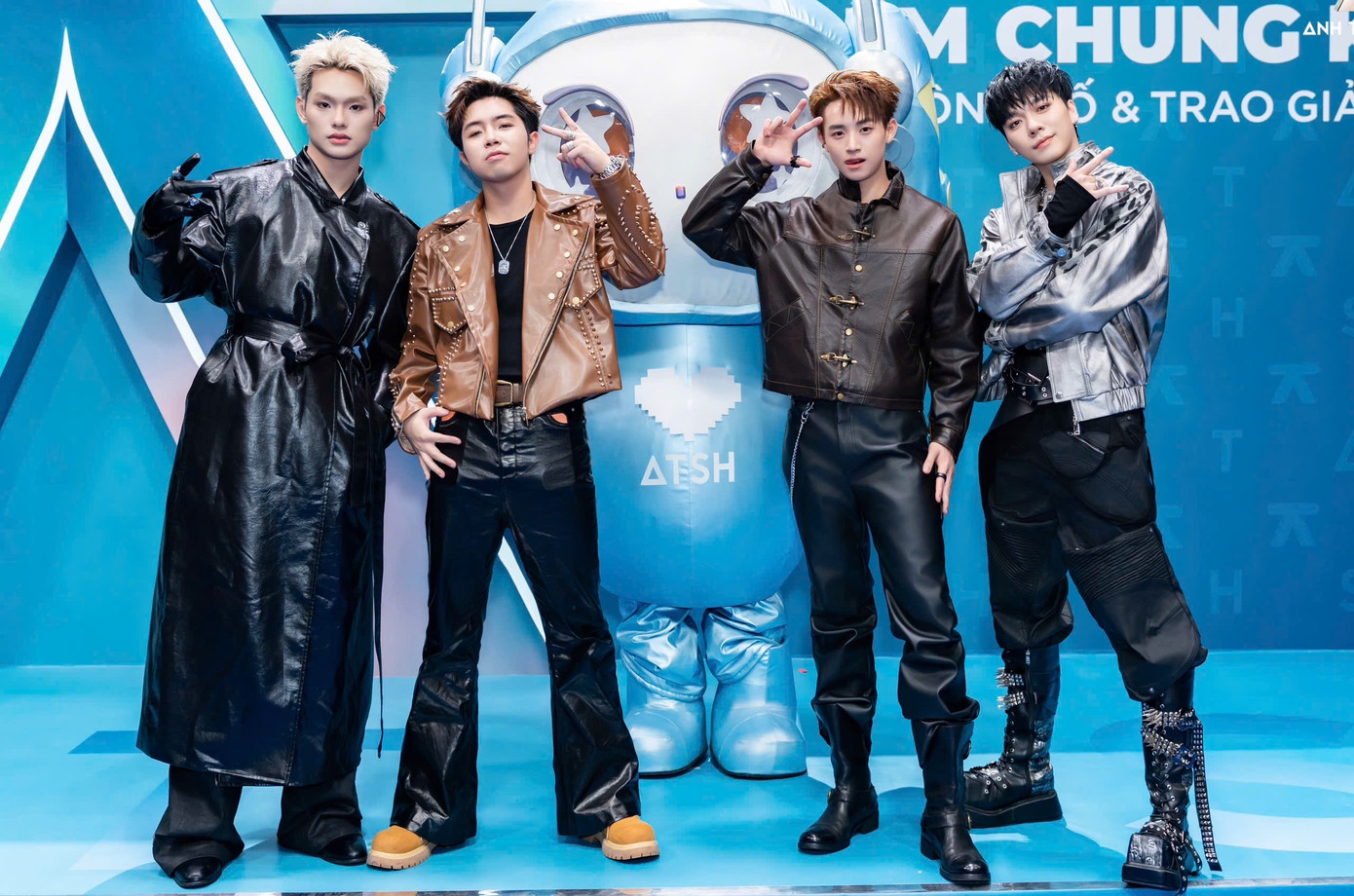 Dàn anh trai "đổ bộ" thảm xanh- Ảnh 1.