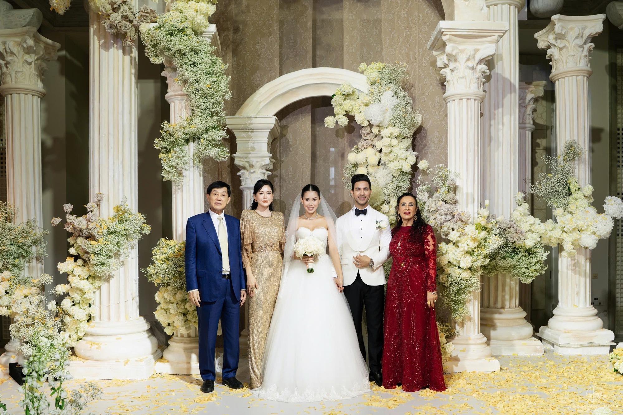 Tiên Nguyễn bất ngờ bị Tiên Nguyễn bất ngờ bị