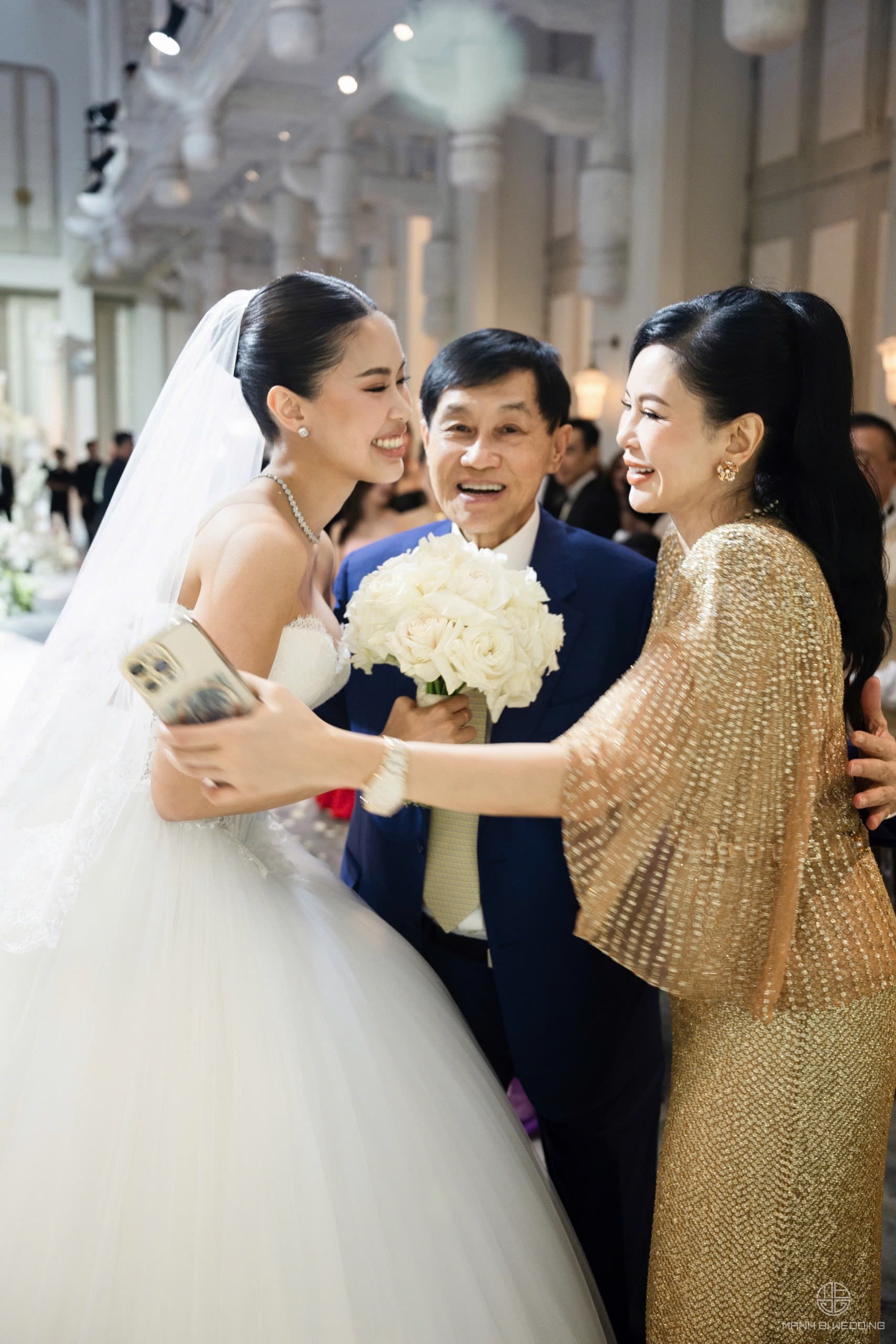 Tiên Nguyễn bất ngờ bị Tiên Nguyễn bất ngờ bị