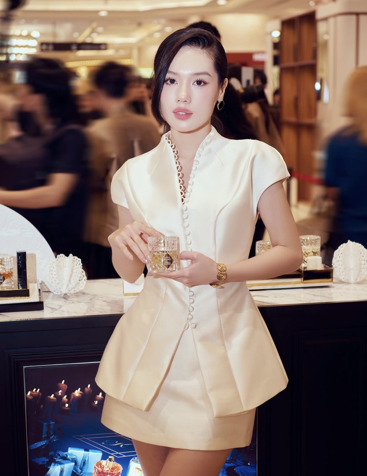 Mỹ nhân phim Việt chạm ngõ brand xa xỉ quá ổn, từ visual đến khí chất đều sáng trưng- Ảnh 7. Mỹ nhân phim Việt chạm ngõ brand xa xỉ quá ổn, từ visual đến khí chất đều sáng trưng- Ảnh 7.