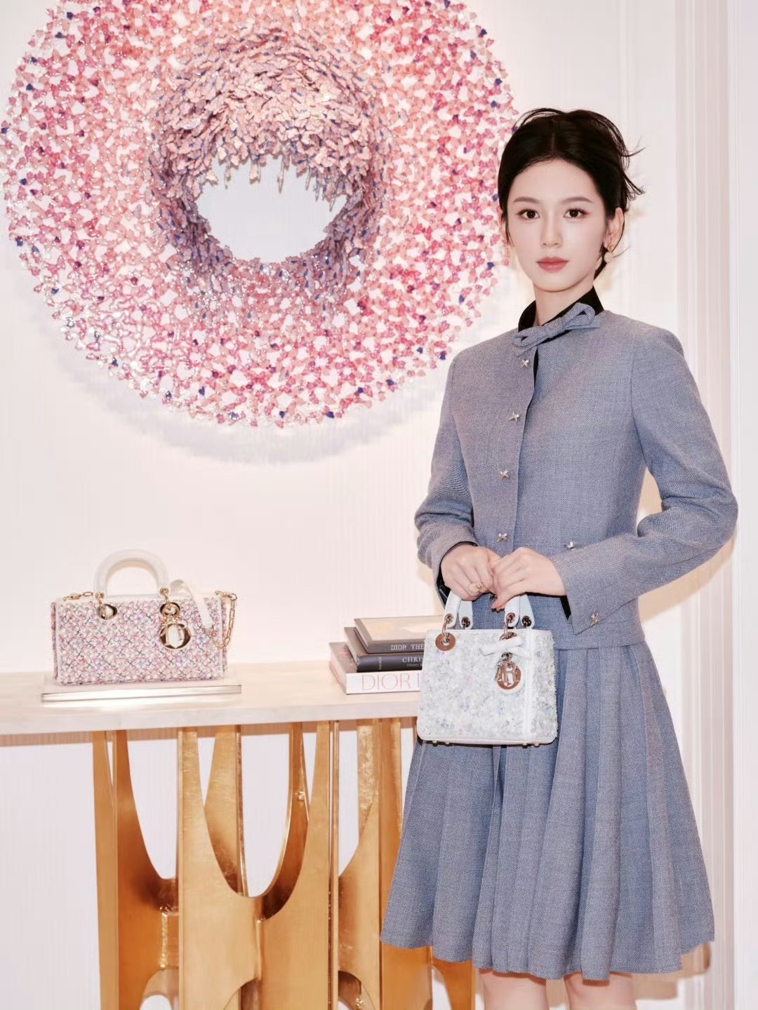 Đại sứ để chân trần giữa thời tiết âm 3 độ C, Dior hưởng lợi- Ảnh 3.