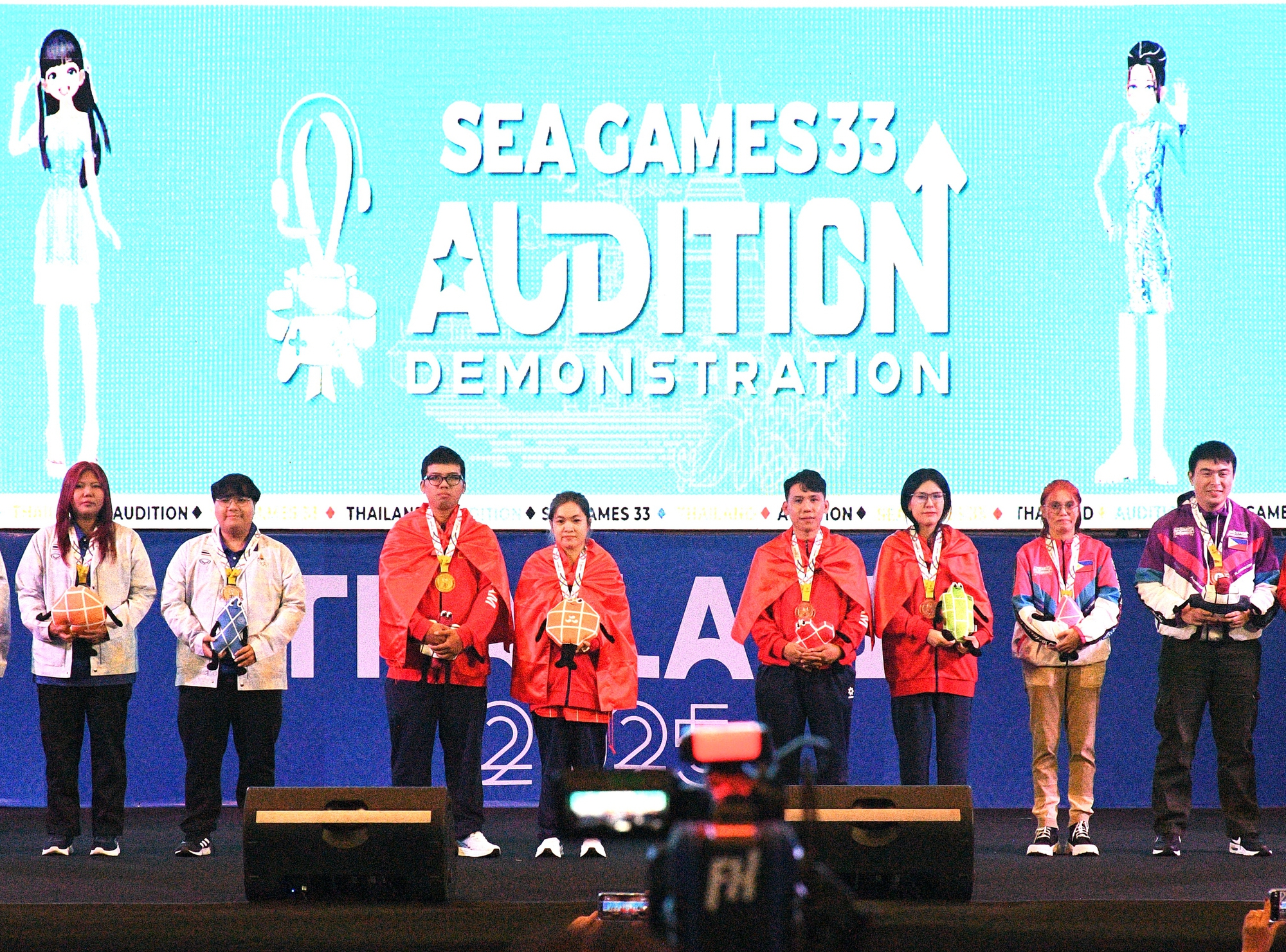 Không có trên tivi: Hotgirl 19 năm chơi Audition nay giành 2 HCV cho Việt Nam, tranh thủ tô son khi phỏng vấn cực yêu!- Ảnh 16. Không có trên tivi: Hotgirl 19 năm chơi Audition nay giành 2 HCV cho Việt Nam, tranh thủ tô son khi phỏng vấn cực yêu!- Ảnh 16.