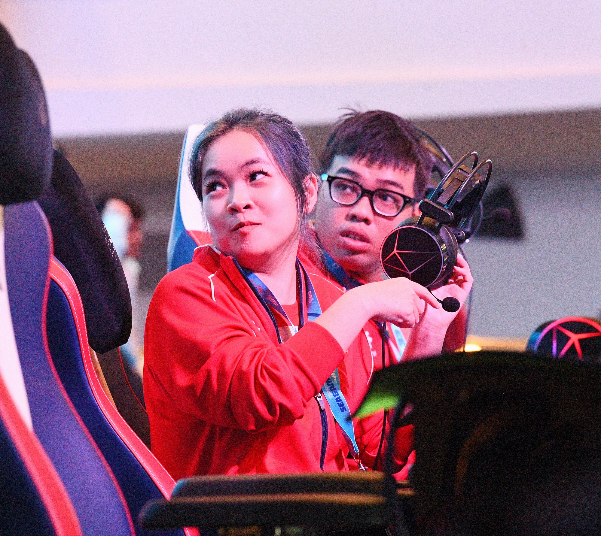 Không có trên tivi: Hotgirl 19 năm chơi Audition nay giành 2 HCV cho Việt Nam, tranh thủ tô son khi phỏng vấn cực yêu!- Ảnh 8. Không có trên tivi: Hotgirl 19 năm chơi Audition nay giành 2 HCV cho Việt Nam, tranh thủ tô son khi phỏng vấn cực yêu!- Ảnh 8.