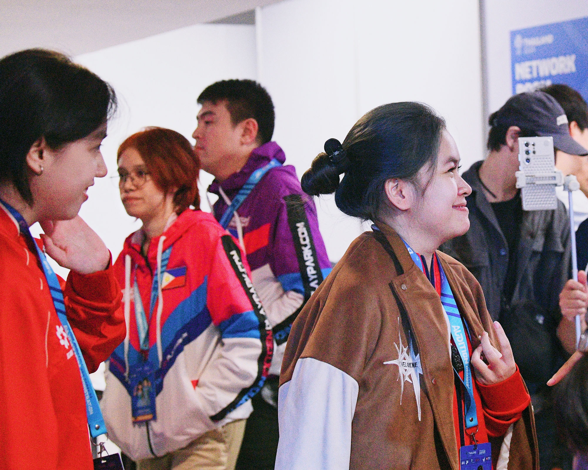 Không có trên tivi: Hotgirl 19 năm chơi Audition nay giành 2 HCV cho Việt Nam, tranh thủ tô son khi phỏng vấn cực yêu!- Ảnh 3. Không có trên tivi: Hotgirl 19 năm chơi Audition nay giành 2 HCV cho Việt Nam, tranh thủ tô son khi phỏng vấn cực yêu!- Ảnh 3.