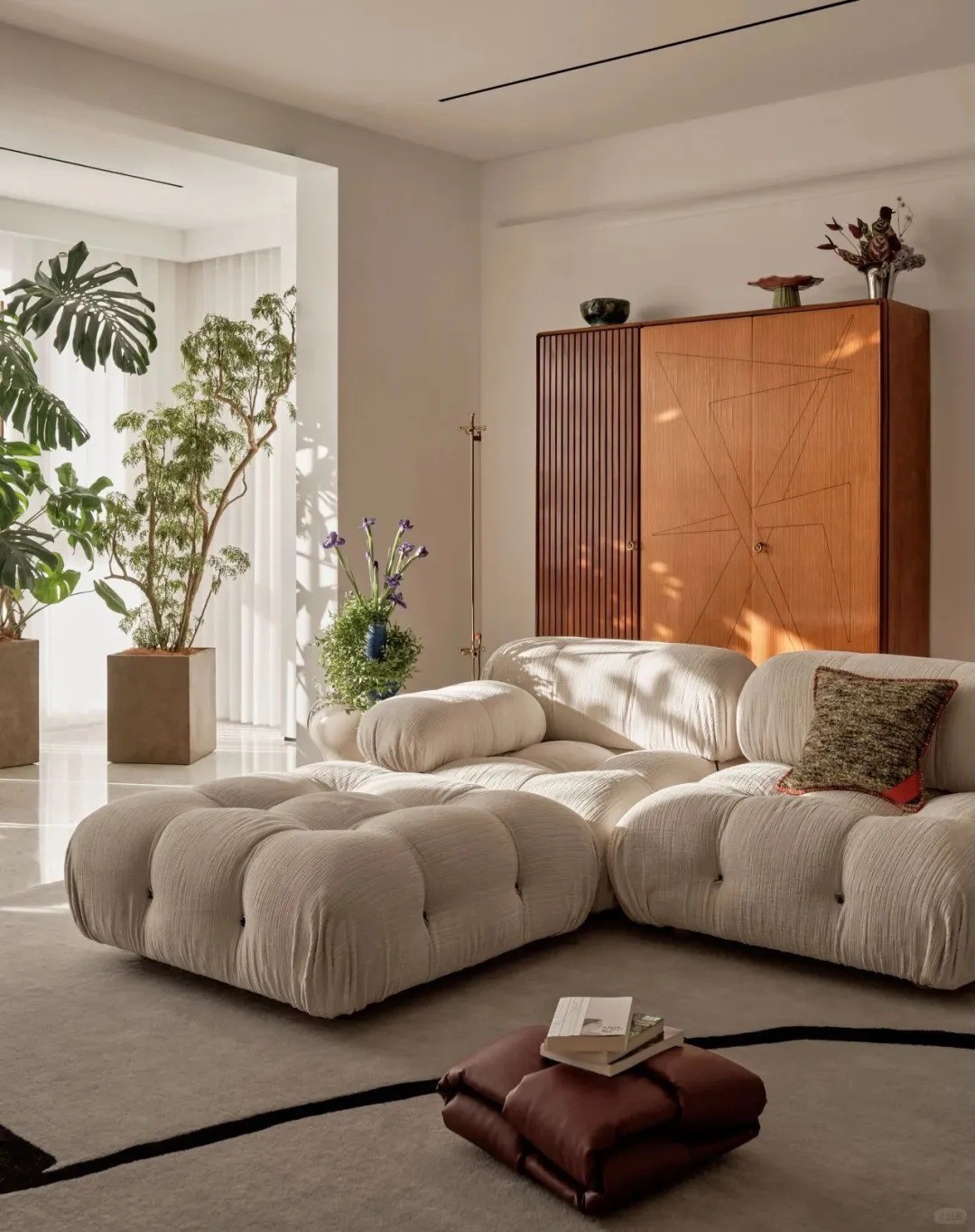 Ghé thăm "chốn đi về" mất 3 năm ấp ủ của siêu mẫu Lưu Văn: Hé lộ chi tiết chiếc giường cao 80cm đầy thú vị- Ảnh 16. Ghé thăm "chốn đi về" mất 3 năm ấp ủ của siêu mẫu Lưu Văn: Hé lộ chi tiết chiếc giường cao 80cm đầy thú vị- Ảnh 16.