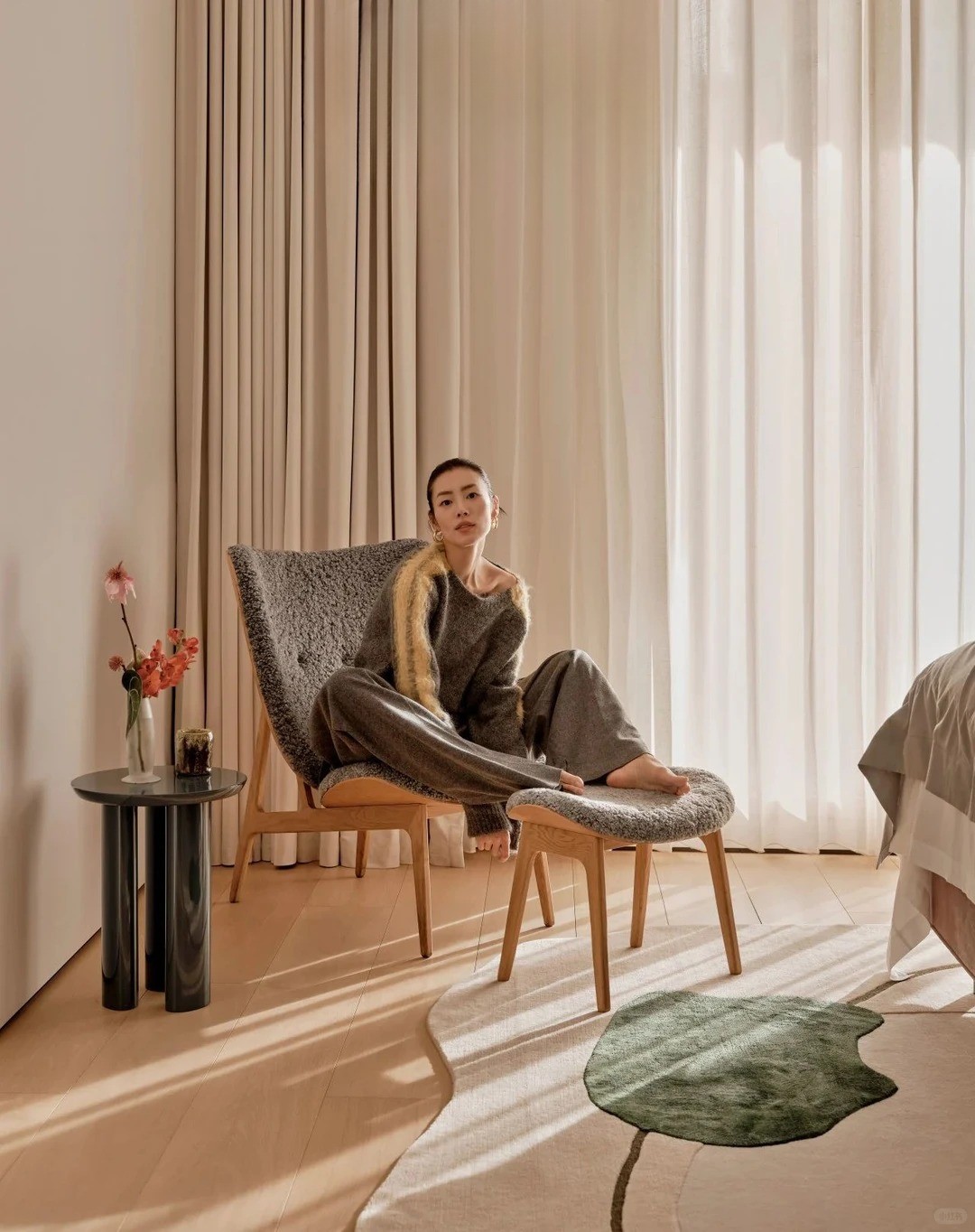 Ghé thăm "chốn đi về" mất 3 năm ấp ủ của siêu mẫu Lưu Văn: Hé lộ chi tiết chiếc giường cao 80cm đầy thú vị- Ảnh 2. Ghé thăm "chốn đi về" mất 3 năm ấp ủ của siêu mẫu Lưu Văn: Hé lộ chi tiết chiếc giường cao 80cm đầy thú vị- Ảnh 2.