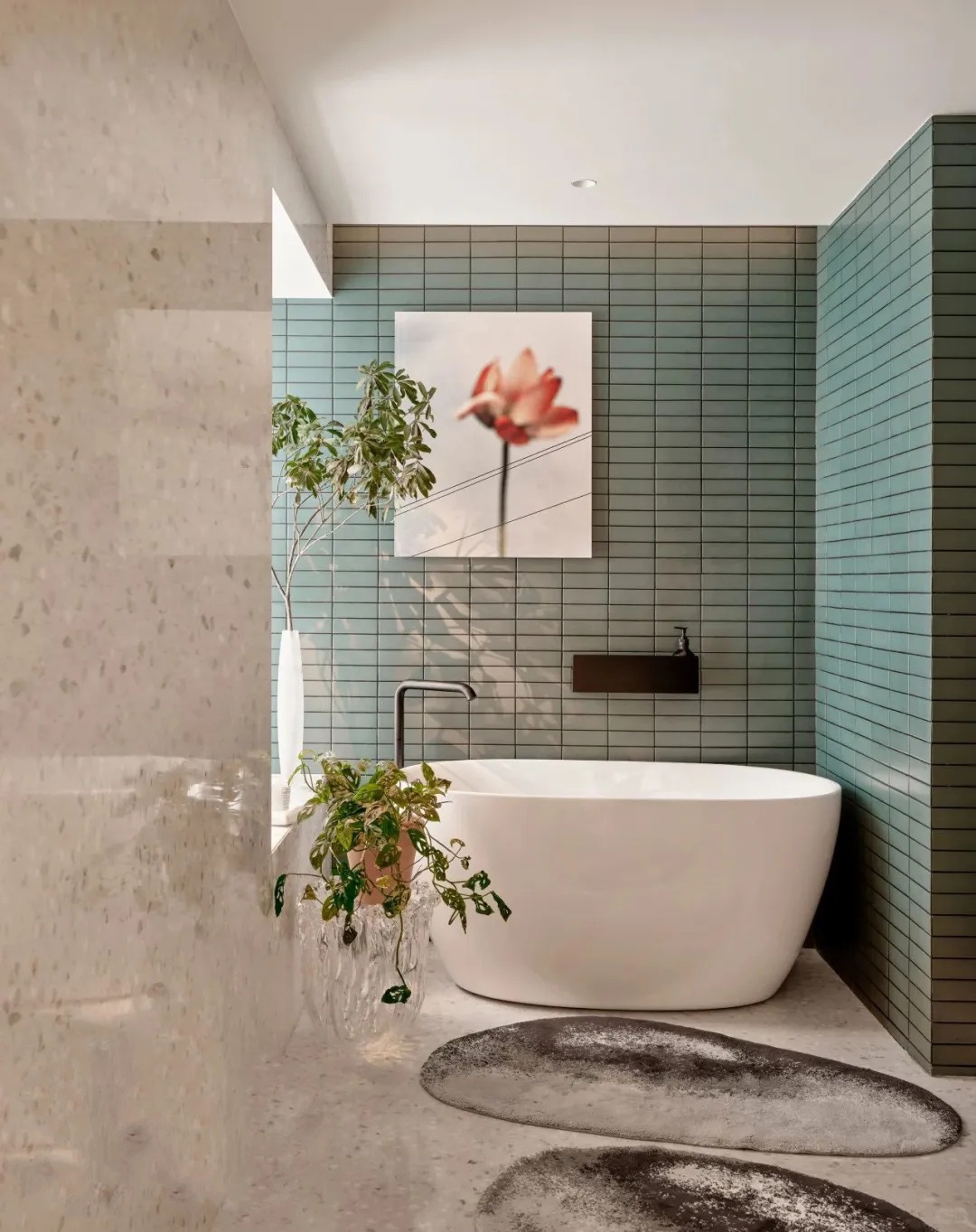 Ghé thăm "chốn đi về" mất 3 năm ấp ủ của siêu mẫu Lưu Văn: Hé lộ chi tiết chiếc giường cao 80cm đầy thú vị- Ảnh 13. Ghé thăm "chốn đi về" mất 3 năm ấp ủ của siêu mẫu Lưu Văn: Hé lộ chi tiết chiếc giường cao 80cm đầy thú vị- Ảnh 13.