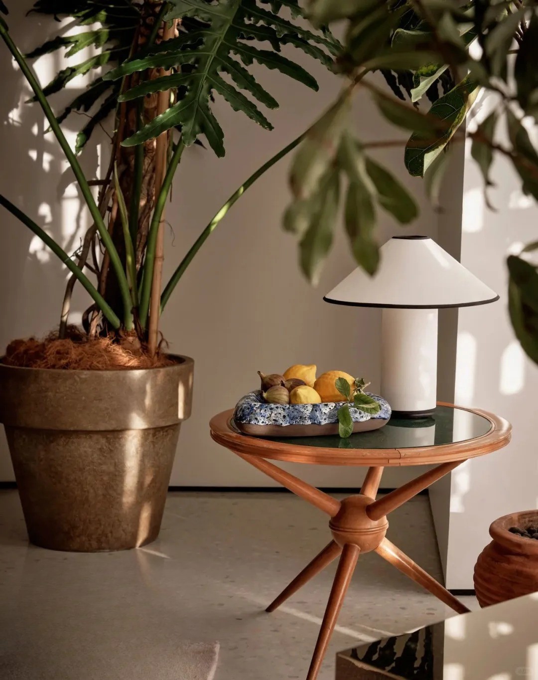 Ghé thăm "chốn đi về" mất 3 năm ấp ủ của siêu mẫu Lưu Văn: Hé lộ chi tiết chiếc giường cao 80cm đầy thú vị- Ảnh 10. Ghé thăm "chốn đi về" mất 3 năm ấp ủ của siêu mẫu Lưu Văn: Hé lộ chi tiết chiếc giường cao 80cm đầy thú vị- Ảnh 10.