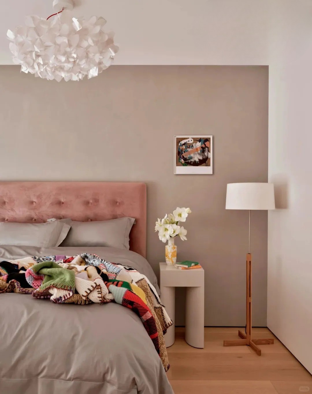 Ghé thăm "chốn đi về" mất 3 năm ấp ủ của siêu mẫu Lưu Văn: Hé lộ chi tiết chiếc giường cao 80cm đầy thú vị- Ảnh 15. Ghé thăm "chốn đi về" mất 3 năm ấp ủ của siêu mẫu Lưu Văn: Hé lộ chi tiết chiếc giường cao 80cm đầy thú vị- Ảnh 15.