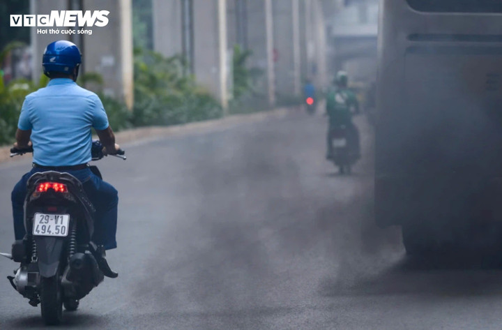 Khói đen xả thẳng lên trời, ruộng đồng vẫn đỏ lửa giữa ngày ô nhiễm đỉnh điểm- Ảnh 7.