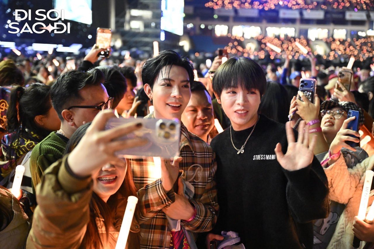 Vừa mở màn concert tại Mỹ Đình, Mỹ Tâm đã phải xin lỗi- Ảnh 8. Vừa mở màn concert tại Mỹ Đình, Mỹ Tâm đã phải xin lỗi- Ảnh 8.