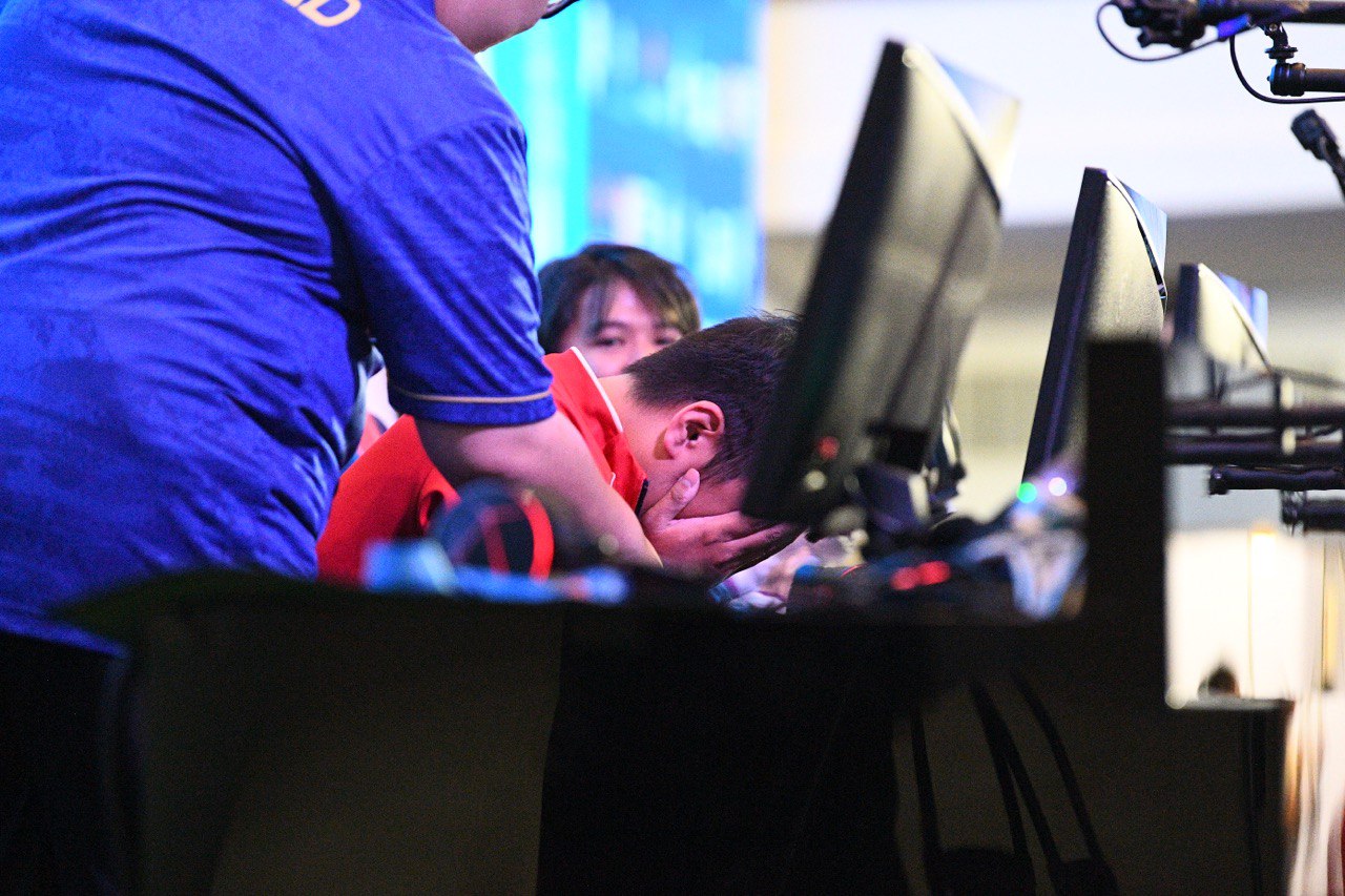 Tuyển thủ Việt Nam gục đầu bật khóc vì vụt mất HCV Audition, Tuyển thủ Việt Nam gục đầu bật khóc vì vụt mất HCV Audition,