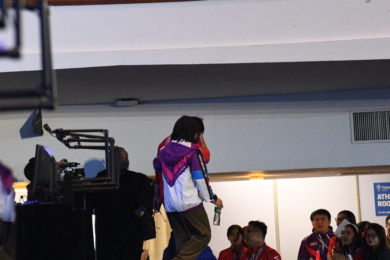 Tuyển thủ Việt Nam gục đầu bật khóc vì vụt mất HCV Audition, Tuyển thủ Việt Nam gục đầu bật khóc vì vụt mất HCV Audition,