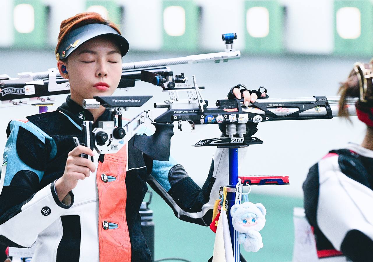 Ngẩn ngơ visual nữ xạ thủ Phí Thanh Thảo, xinh không góc chết, ngầu đét phá kỷ lục SEA Games- Ảnh 4. Ngẩn ngơ visual nữ xạ thủ Phí Thanh Thảo, xinh không góc chết, ngầu đét phá kỷ lục SEA Games- Ảnh 4.