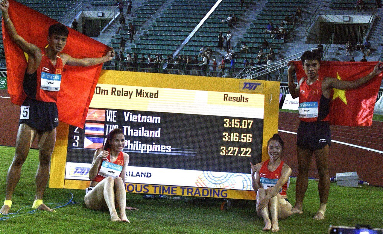 Điền kinh Việt Nam lập kỷ lục SEA Games, 4 chàng trai cô gái Việt khiến đối thủ phải "khiếp sợ" trên đường chạy- Ảnh 2. Điền kinh Việt Nam lập kỷ lục SEA Games, 4 chàng trai cô gái Việt khiến đối thủ phải "khiếp sợ" trên đường chạy- Ảnh 2.
